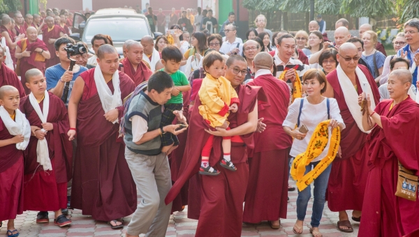 Tenga Rinpoche Yangsi Arrives in Bodhgaya