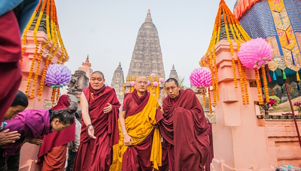 Gyaltsap Rinpoche visits the Mahabodhi Temple