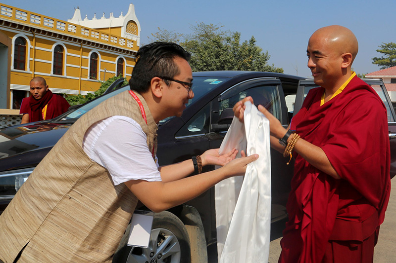 Mingyur Rinpoche Visits Kagyu Monlam Medical Camp 