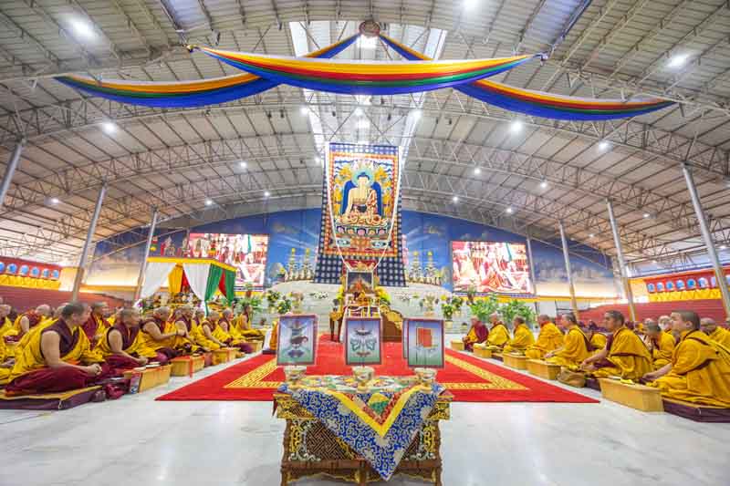 བཀའ་བརྒྱུད་སྨོན་ལམ་ཆེན་མོ་ཐེངས་བཞི་བཅུ་པའི་སྔོན་འགྲོའི་གསུང་ཆོས་ཉིན་གསུམ་པ།