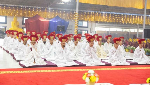 Day Seven AM: The Cotton Clad Procession and Homage to the Gurus